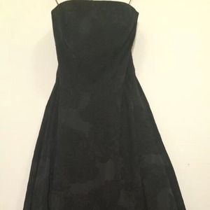 🎯SOLD TY🎯 CARMEN Marc Valvo Black Gown 8