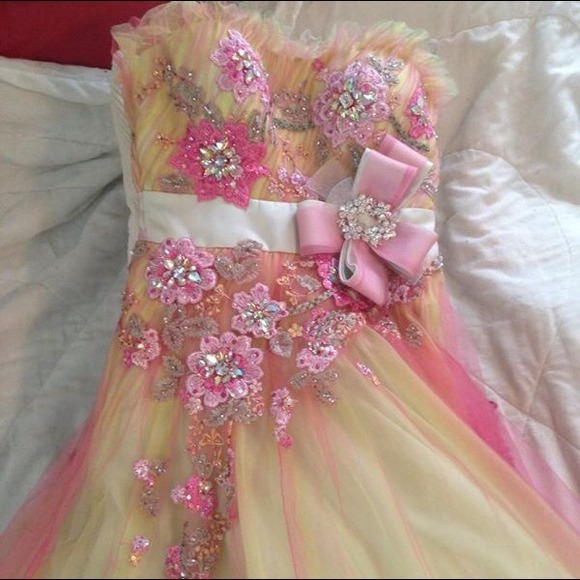 Prom dress - Picture 2 of 2