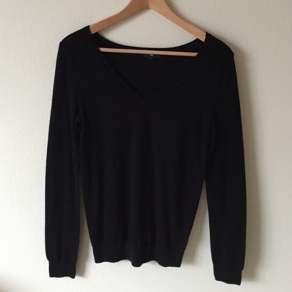 Light V-Neck GAP Sweater