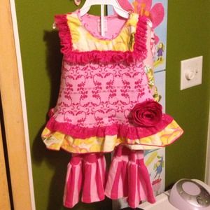 Goggle mood pink ruffle yellow floral, 2T outfit