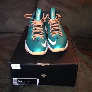 LeBron basketball shoes