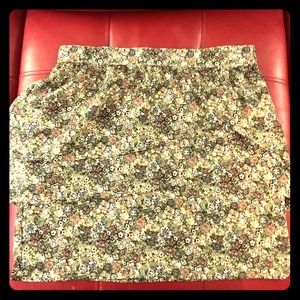 🎀PEPLUM STLYE FLORAL SKIRT