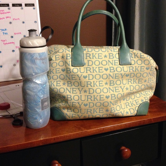 Authentic dooney and Bourke bucket bag - Picture 4 of 4