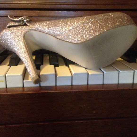 Madden Girl glitter platforms - Picture 3 of 4