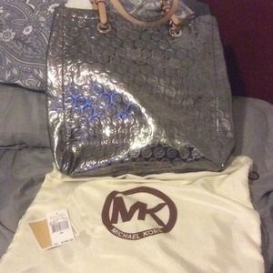 Brand new authentic Michael Kors tote bag🔥🔥