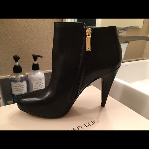 Banana Republic Tilia booties - Picture 3 of 3