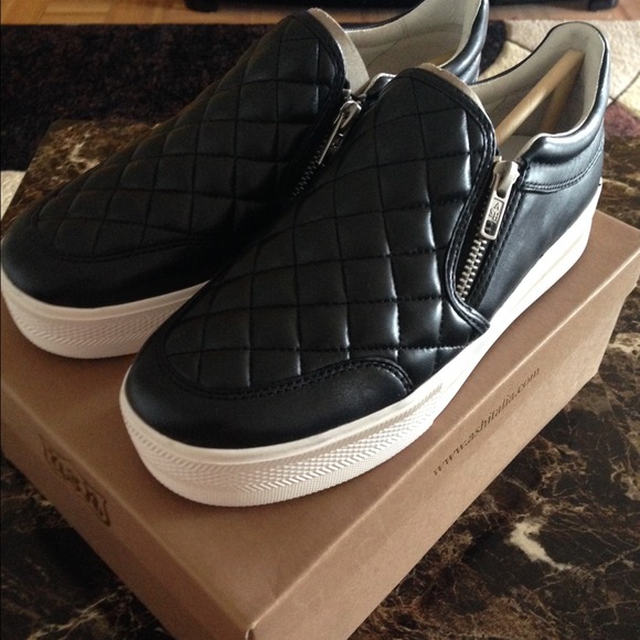 🚫SOLD 🚫 Leather slip on sneakers