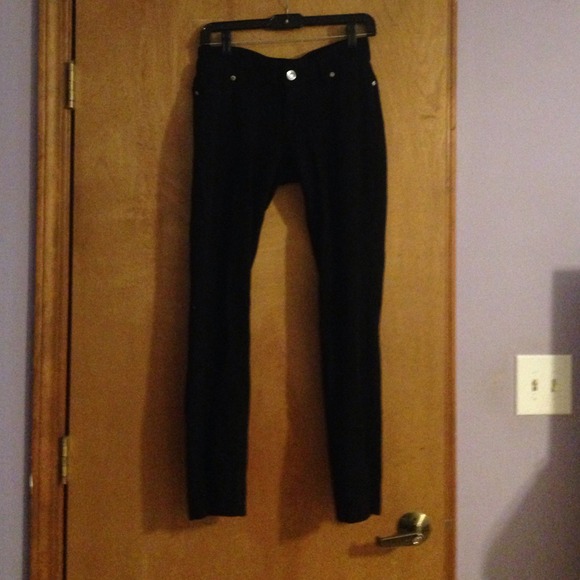 Black skinny pants