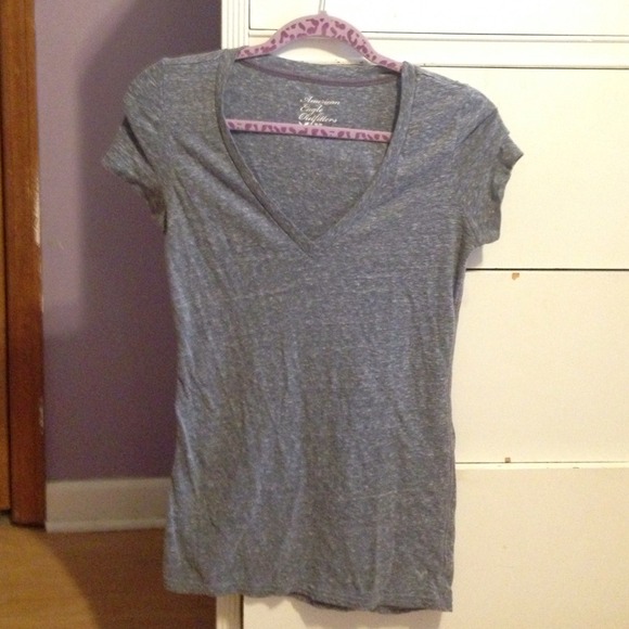 American Eagle V neck