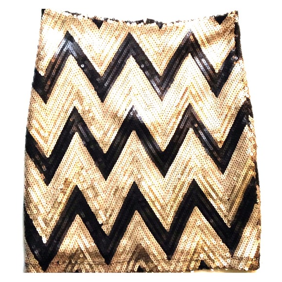 Gold and black sequined pin skirt!