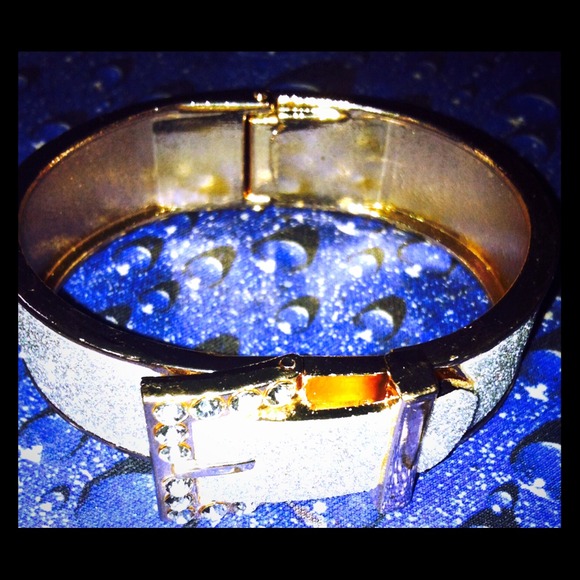 Belt bracelet