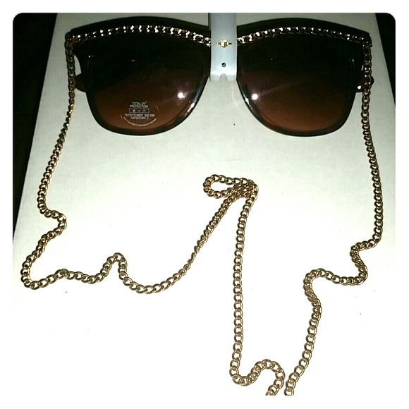 Sunglasses with chain