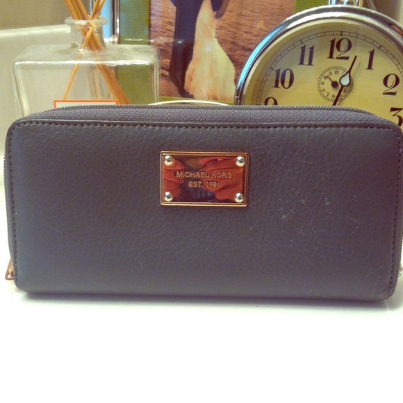 💕REDUCED 💕Authentic Michael Kors wallet