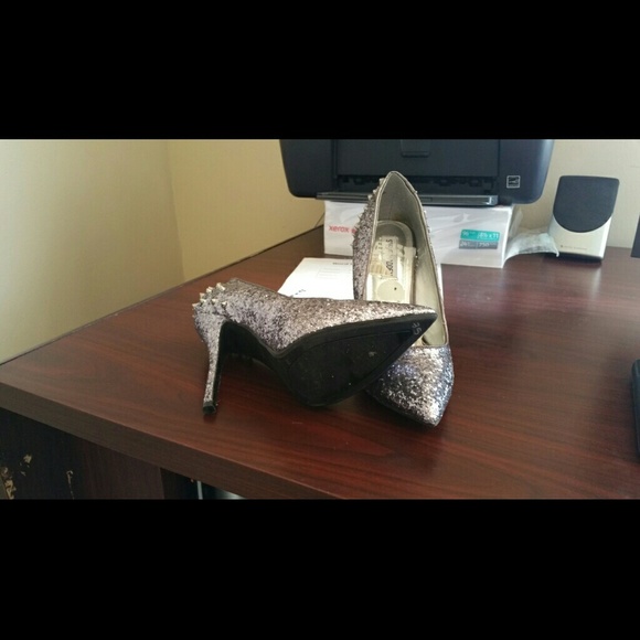 High heels - Picture 3 of 3