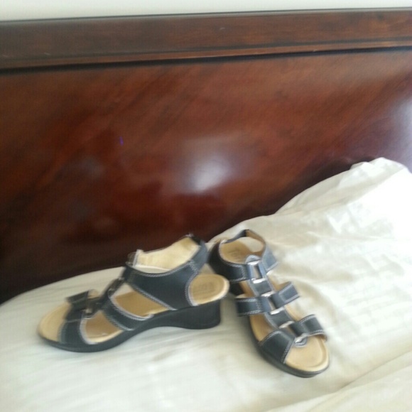 Leather sandals