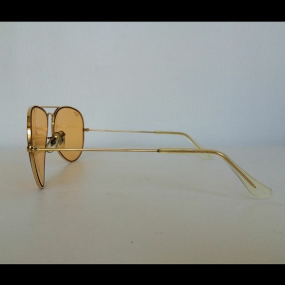 SOLD Vintage B&L Ray-Ban Aviator Sunglasses - Picture 3 of 4