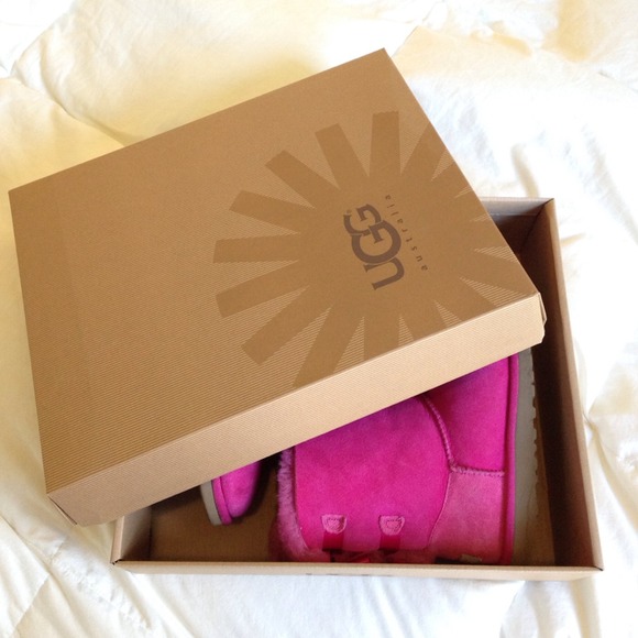 More pictures! Bailey bow pink uggs! ๐๐๐ - Picture 1 of 4