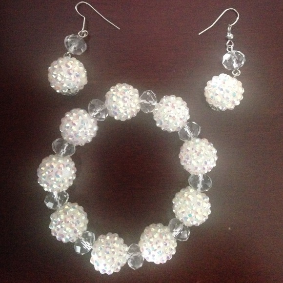 Earring and bracelet set