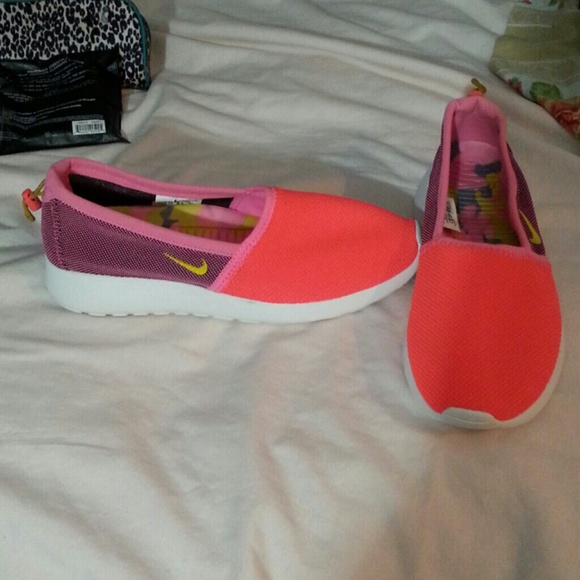Nike Roshe Run Slip Hot Pink