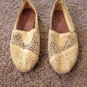 Yellow TOMS Crochet size 8