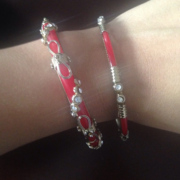 2 bracelets - Picture 2 of 2