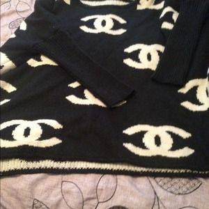 Cc sweater, reversible.