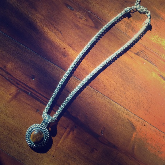 Premier Designs tigers eye necklace