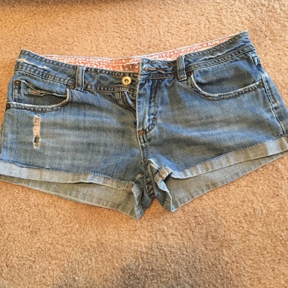 Low rise billabong shorts