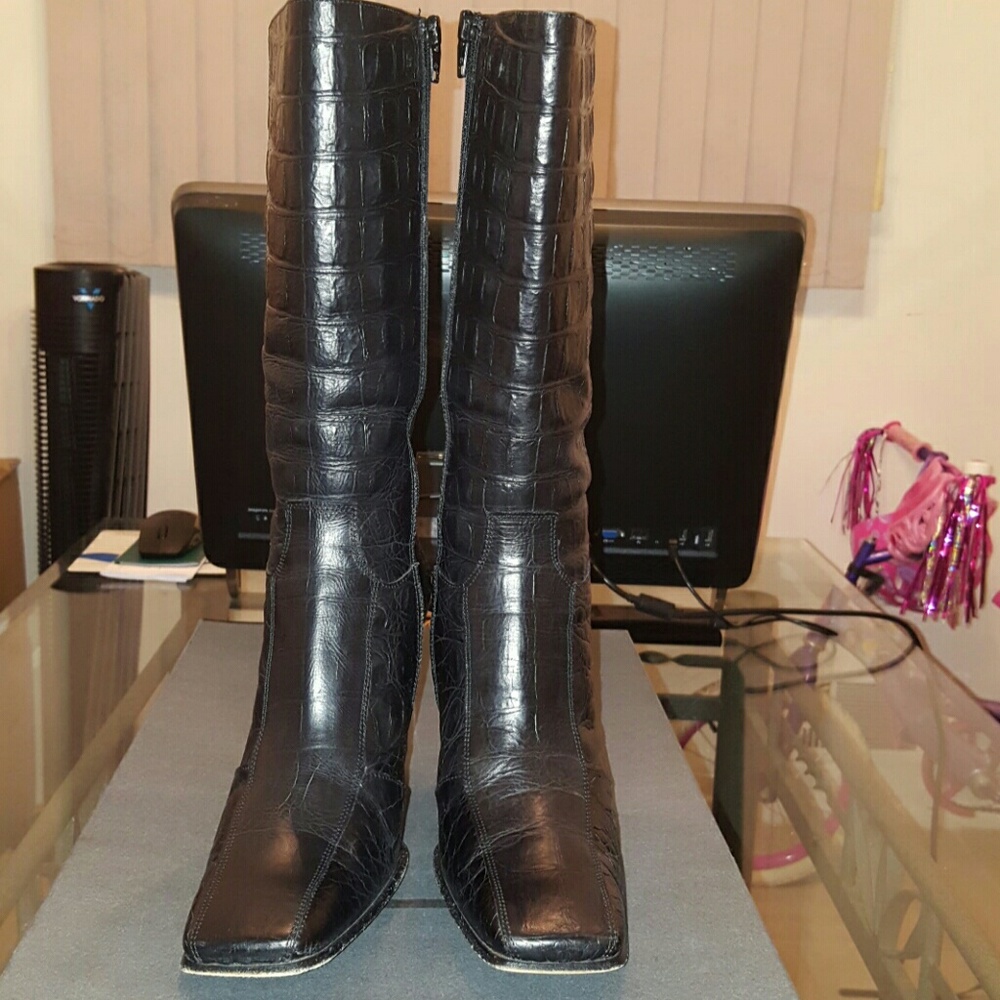 BLACK MID CALF BOOTS...SIZE 8.5M