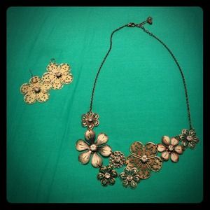 Vintage flower necklace and matching earrings