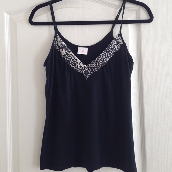 Tank top with patterned V-neck detail