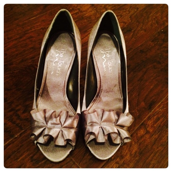 Gray satin heels size 5.5