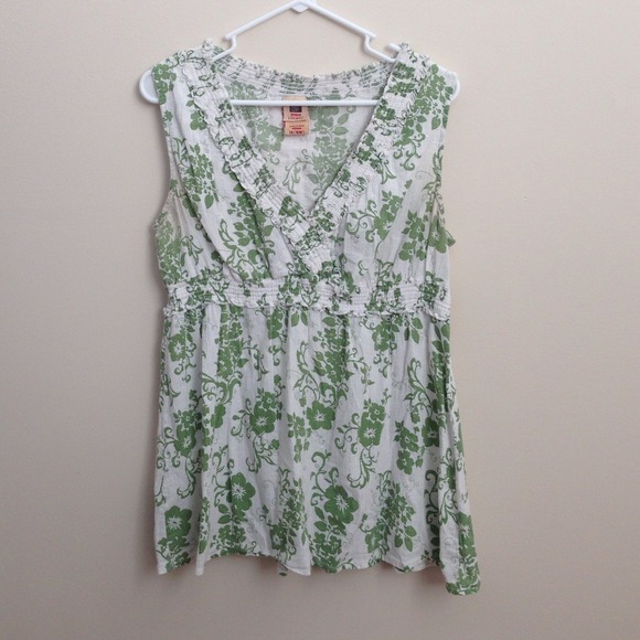 White & Light Green Sleeveless Top