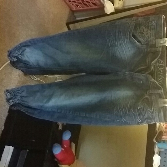 Cute fitted jean capri