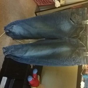 Cute fitted jean capri