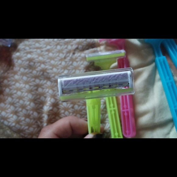 Shavers - Picture 3 of 3