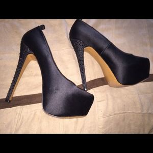 Brand new sexy black heels!