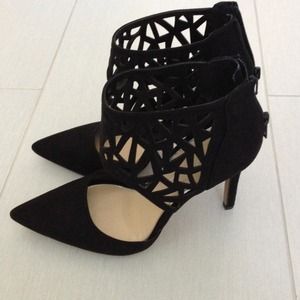 NWT Black Laser Cut Lace Jessica Simpson Heels