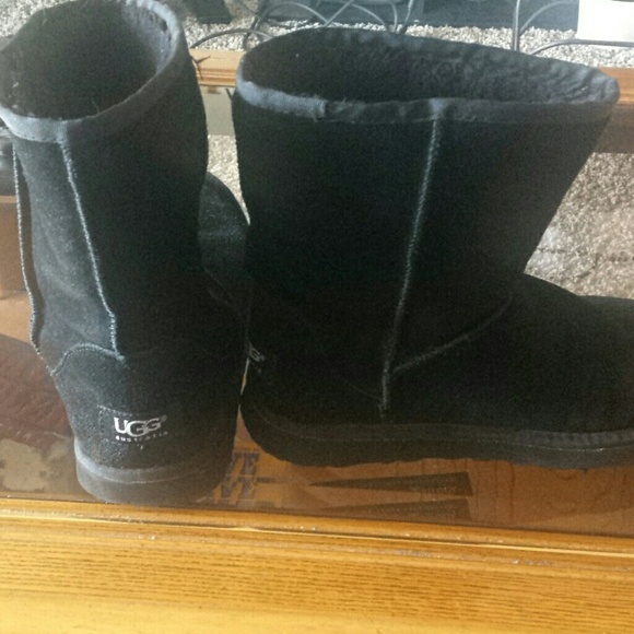 Authentic Short black Uggs