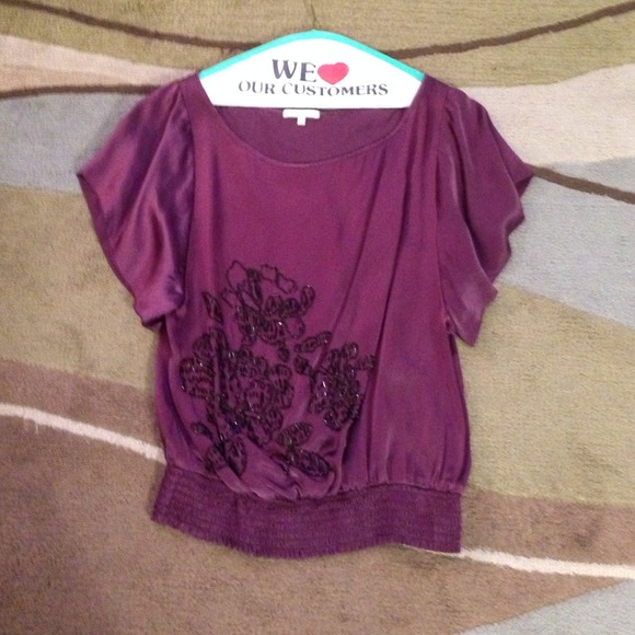 Cute purple top!