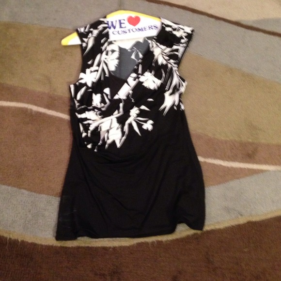 Cute WHBM top!