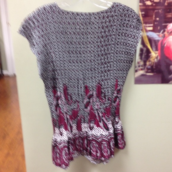 Top - Picture 2 of 2