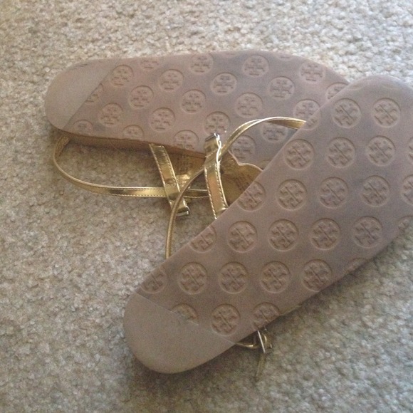 ❤️SOLD on Mercari❤️ Tory Burch Gold Sandals/ Thong - Picture 3 of 4