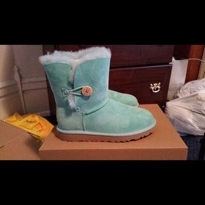 NWT authentic Bailey button ugg boots