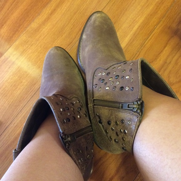 White Mountain Rocky Brown Leather Ankle Boot. - Picture 4 of 4