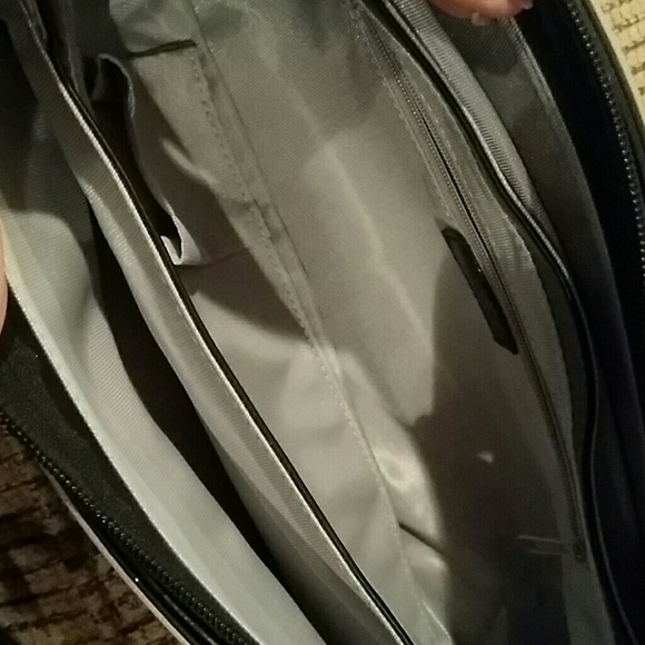 Beijo Handbag - Picture 4 of 4