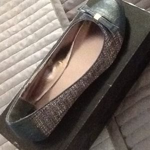 Black flat shoes