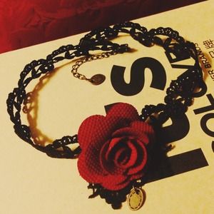 Vintage rose neck band