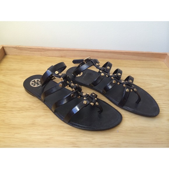 Reserved for @monica_jenno