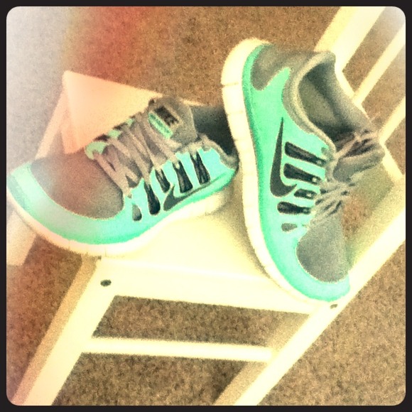Debating whether to sell- Sea foam NIKE FREE 5.0